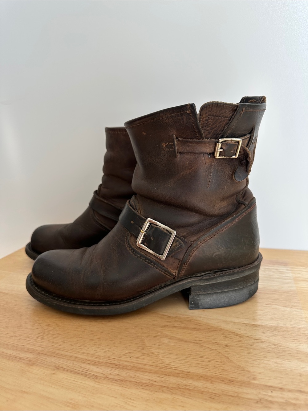 Vintage Frye Broken-In Brown Leather Round Toe Engineer Boots with Buckles (7)